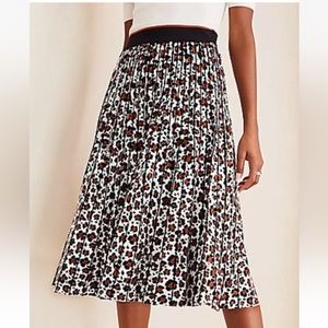Ann Taylor animal print pleated knit skirt new without tags Size Medium